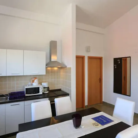 Apartment Apartman Melani *